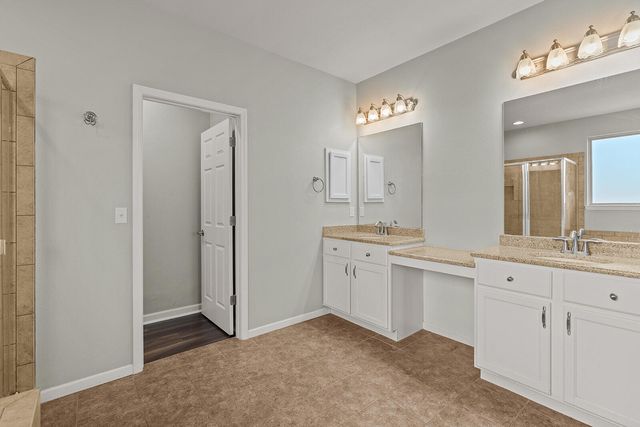 209 Stoney Pointe Drive, Hollister, MO 65672