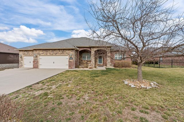 209 Stoney Pointe Drive, Hollister, MO 65672