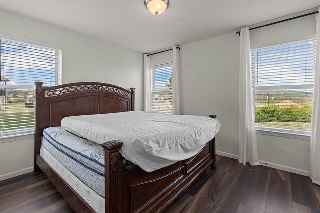 209 Stoney Pointe Drive, Hollister, MO 65672