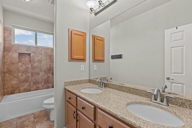 209 Stoney Pointe Drive, Hollister, MO 65672