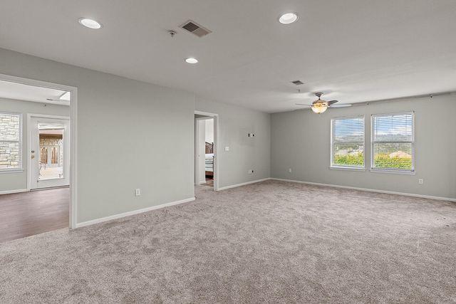 209 Stoney Pointe Drive, Hollister, MO 65672