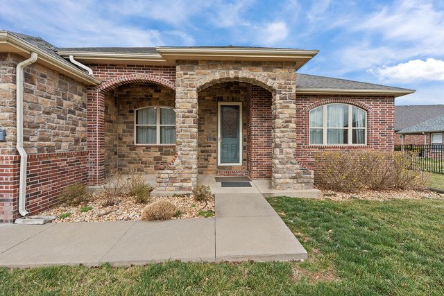 209 Stoney Pointe Drive, Hollister, MO 65672