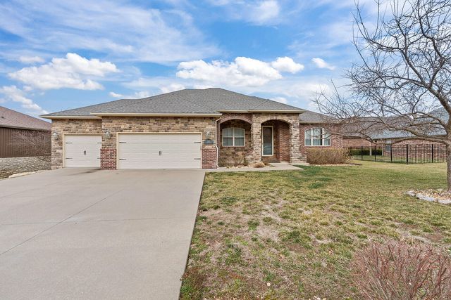 209 Stoney Pointe Drive, Hollister, MO 65672