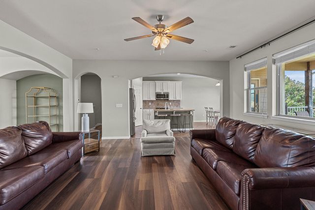 209 Stoney Pointe Drive, Hollister, MO 65672