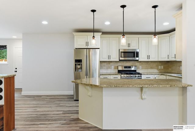 6636 Pinkney Street, Omaha, NE 68104
