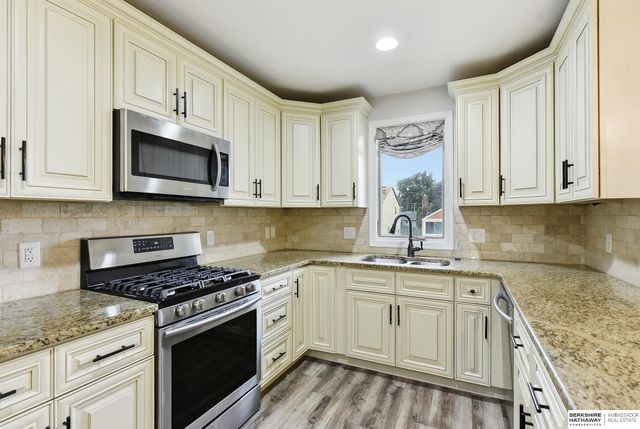 6636 Pinkney Street, Omaha, NE 68104