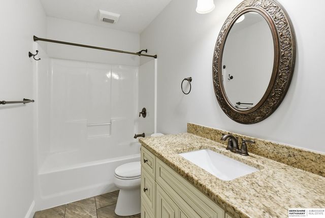 6636 Pinkney Street, Omaha, NE 68104