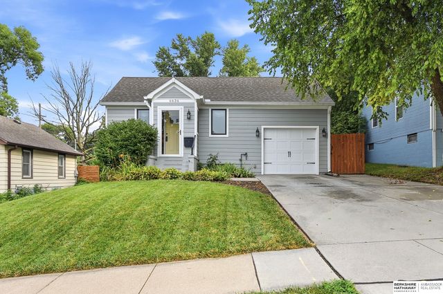 6636 Pinkney Street, Omaha, NE 68104