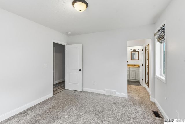 6636 Pinkney Street, Omaha, NE 68104