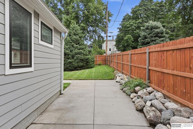 6636 Pinkney Street, Omaha, NE 68104