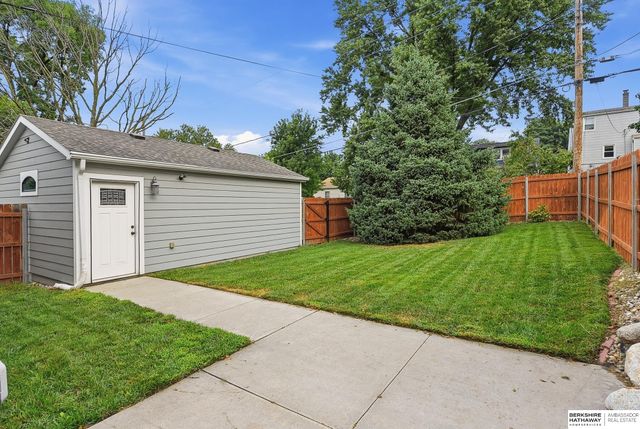 6636 Pinkney Street, Omaha, NE 68104