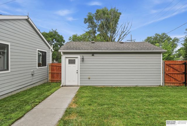 6636 Pinkney Street, Omaha, NE 68104