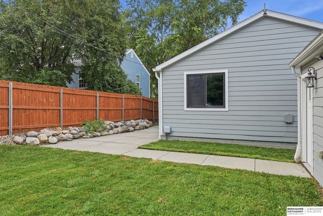 6636 Pinkney Street, Omaha, NE 68104