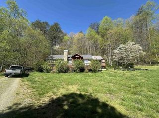 141 Doc Roof Road, Mineral Bluff, GA 30559