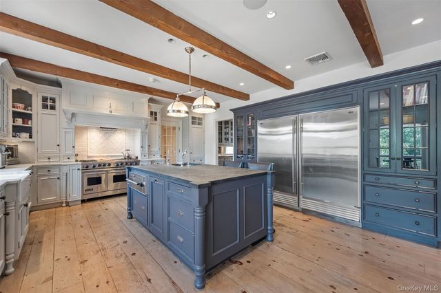 8 Ridgeview Circle, Armonk, NY 10504