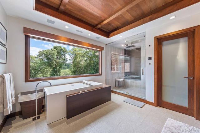 8 Ridgeview Circle, Armonk, NY 10504