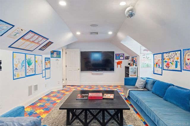 8 Ridgeview Circle, Armonk, NY 10504