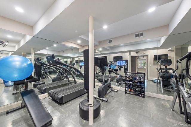 8 Ridgeview Circle, Armonk, NY 10504