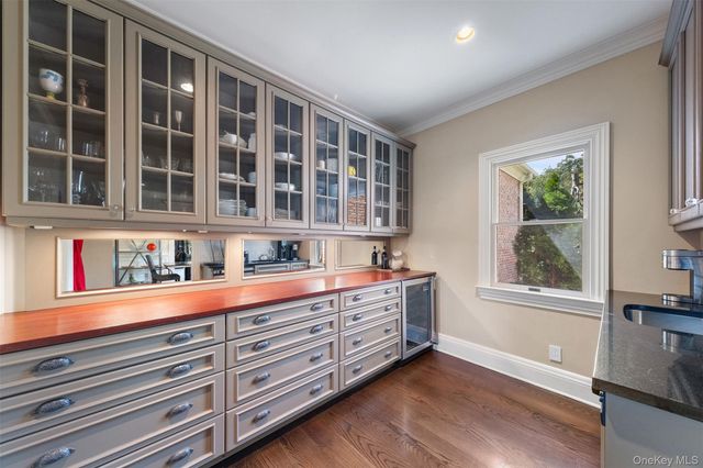 8 Ridgeview Circle, Armonk, NY 10504