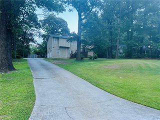 4007 Stacy Ln, Snellville, GA 30039