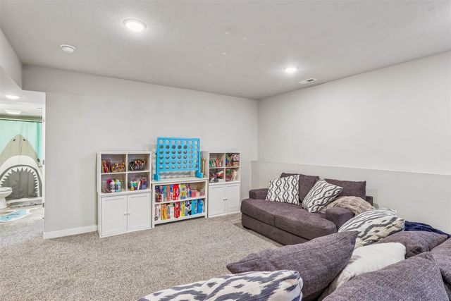 713 Bradford Drive, Norwalk, IA 50211