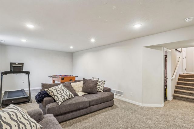 713 Bradford Drive, Norwalk, IA 50211