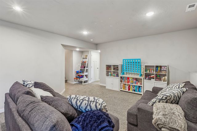 713 Bradford Drive, Norwalk, IA 50211