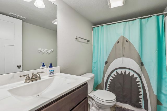 713 Bradford Drive, Norwalk, IA 50211