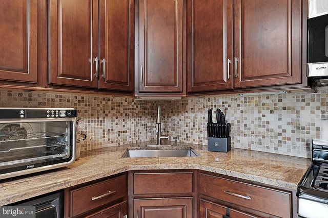 85 CHEVERNY CT, Hamilton, NJ 08619