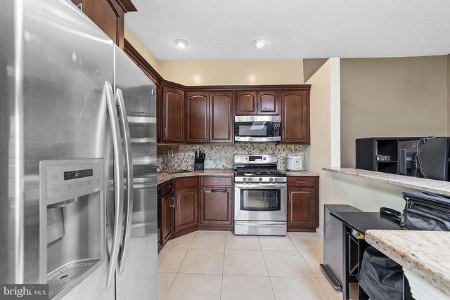 85 CHEVERNY CT, Hamilton, NJ 08619