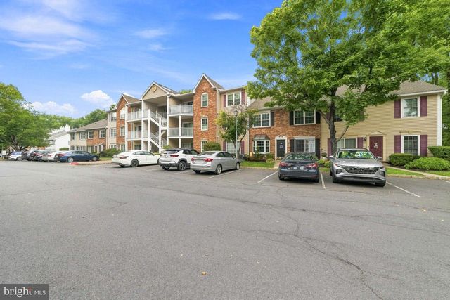 85 CHEVERNY CT, Hamilton, NJ 08619