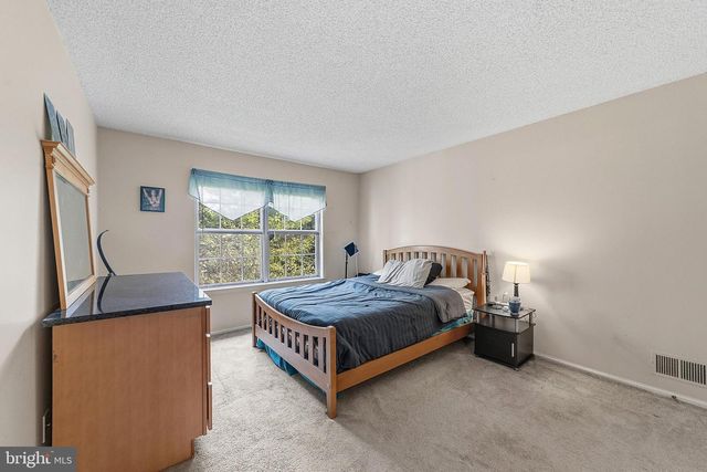85 CHEVERNY CT, Hamilton, NJ 08619