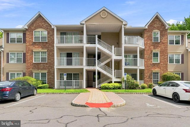 85 CHEVERNY CT, Hamilton, NJ 08619
