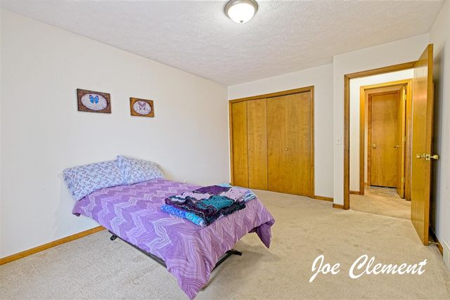 8783 Courtland Drive, Rockford, MI 49341