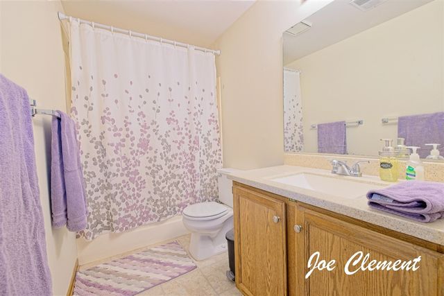 8783 Courtland Drive, Rockford, MI 49341