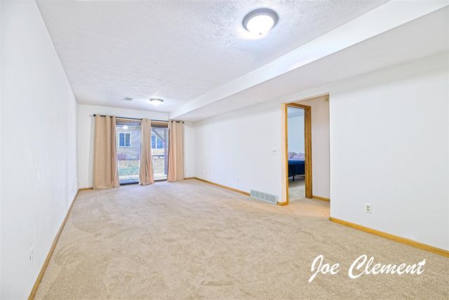 8783 Courtland Drive, Rockford, MI 49341