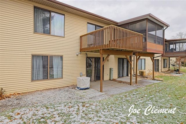 8783 Courtland Drive, Rockford, MI 49341