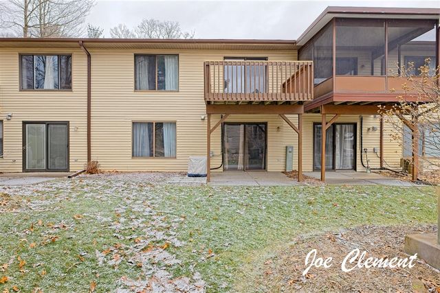 8783 Courtland Drive, Rockford, MI 49341