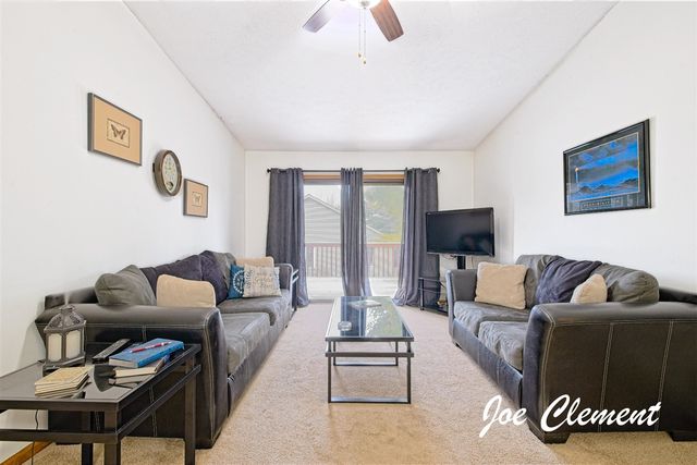 8783 Courtland Drive, Rockford, MI 49341