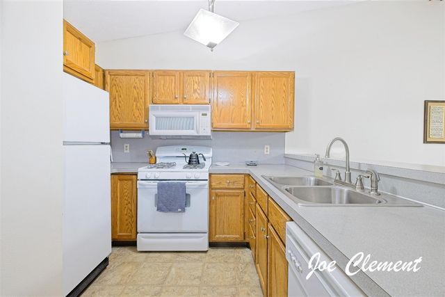 8783 Courtland Drive, Rockford, MI 49341