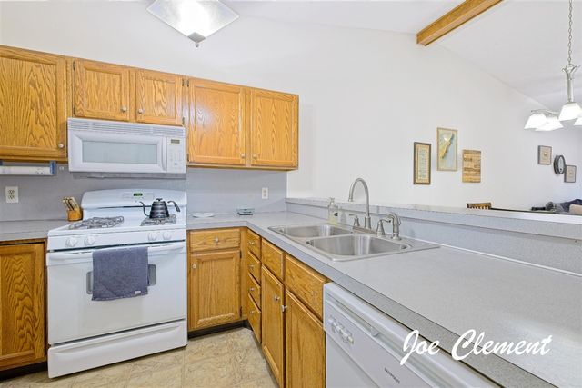 8783 Courtland Drive, Rockford, MI 49341