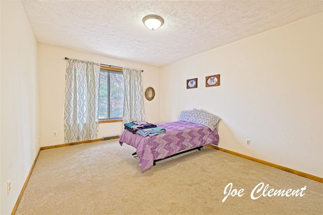 8783 Courtland Drive, Rockford, MI 49341