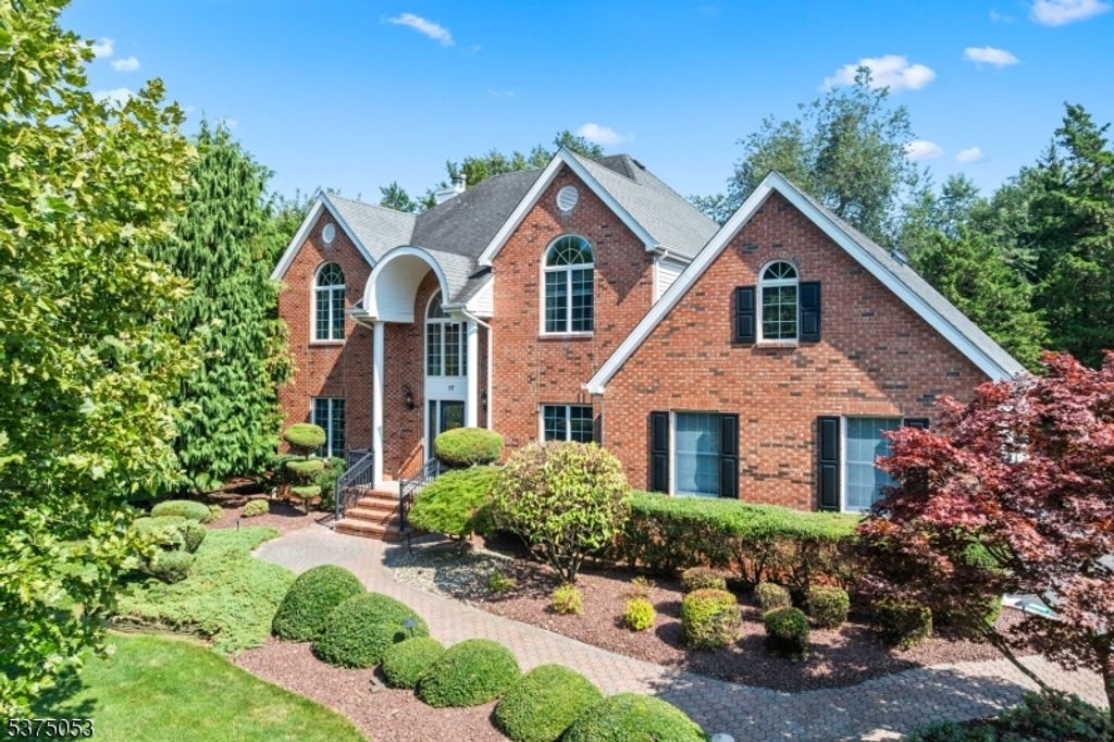 17 Mc Intire Dr, Hillsborough Twp., NJ 08844