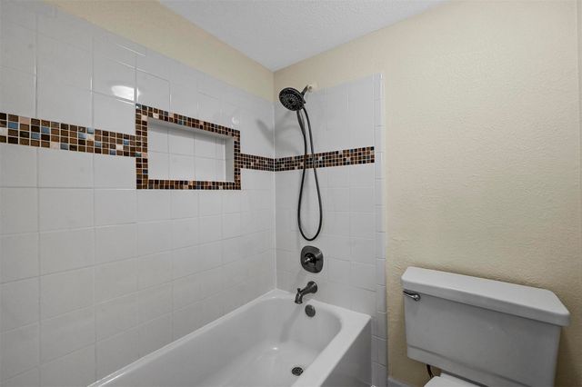 6005 Dooley Drive, The Colony, TX 75056
