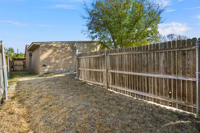 6005 Dooley Drive, The Colony, TX 75056