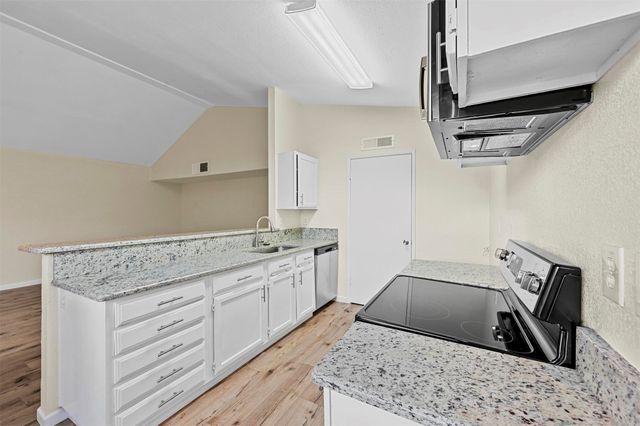 6005 Dooley Drive, The Colony, TX 75056