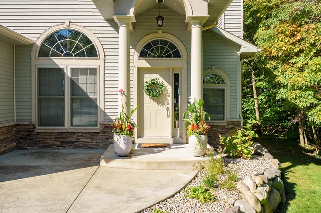9632 Woodlawn Drive, Portage, MI 49002