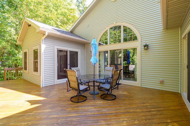 9632 Woodlawn Drive, Portage, MI 49002