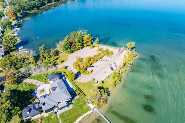 9632 Woodlawn Drive, Portage, MI 49002