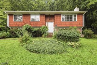 24 Hickory Rd, Ringwood Boro, NJ 07456